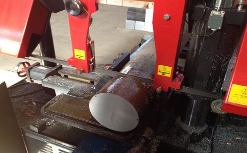 惠水卧式带锯床加工时出现明显振荡如何排查？